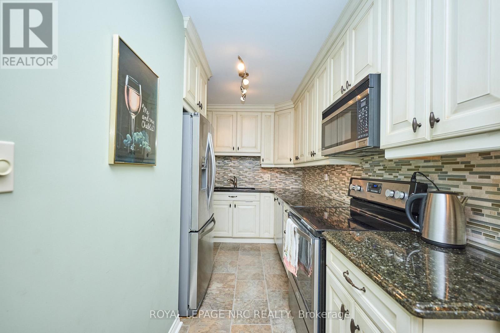 












35 - 275 PELHAM ROAD

,
St. Catharines (Rykert/Vansickle),




Ontario
L2S3B9

