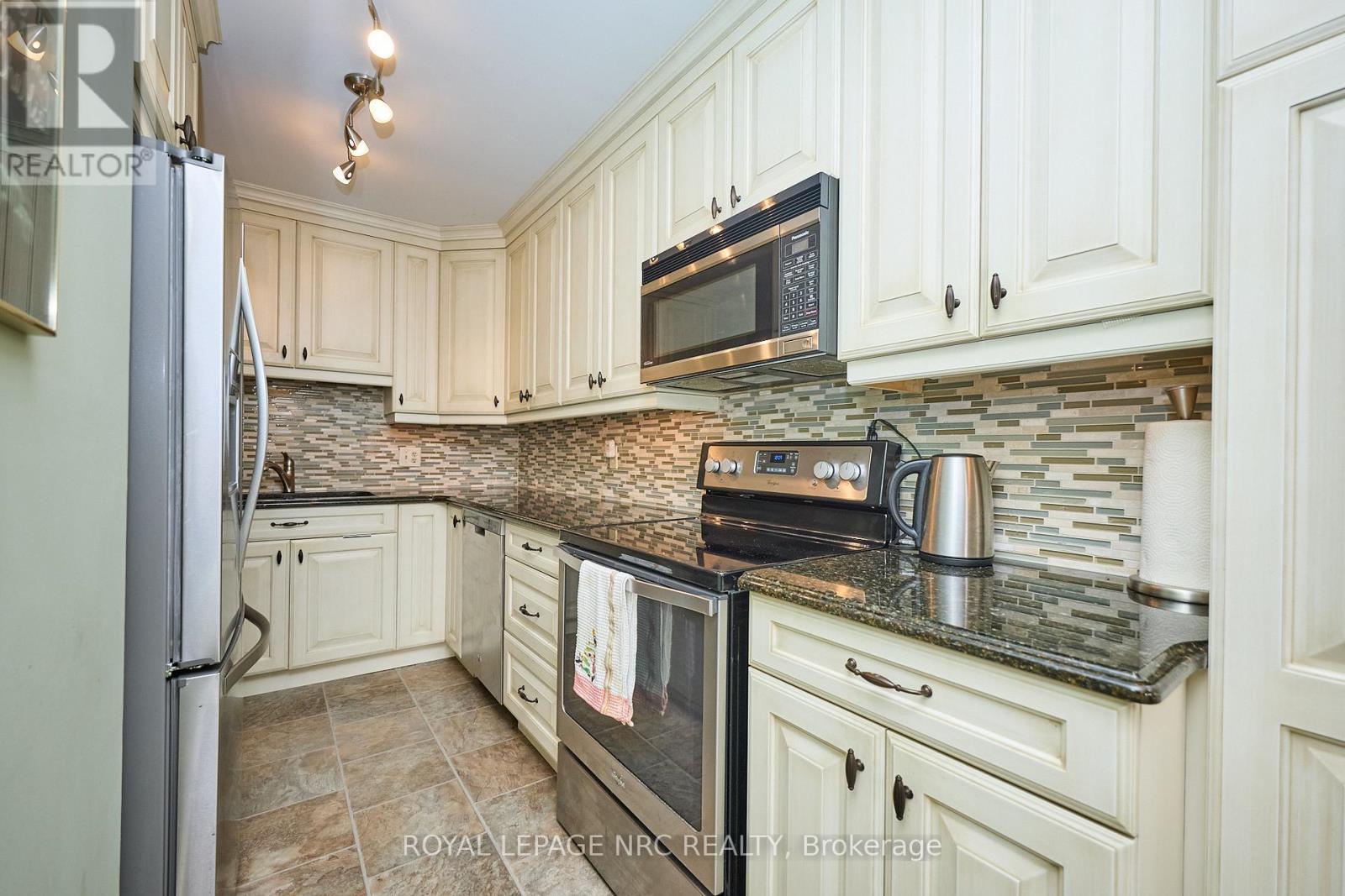 












35 - 275 PELHAM ROAD

,
St. Catharines (Rykert/Vansickle),




Ontario
L2S3B9

