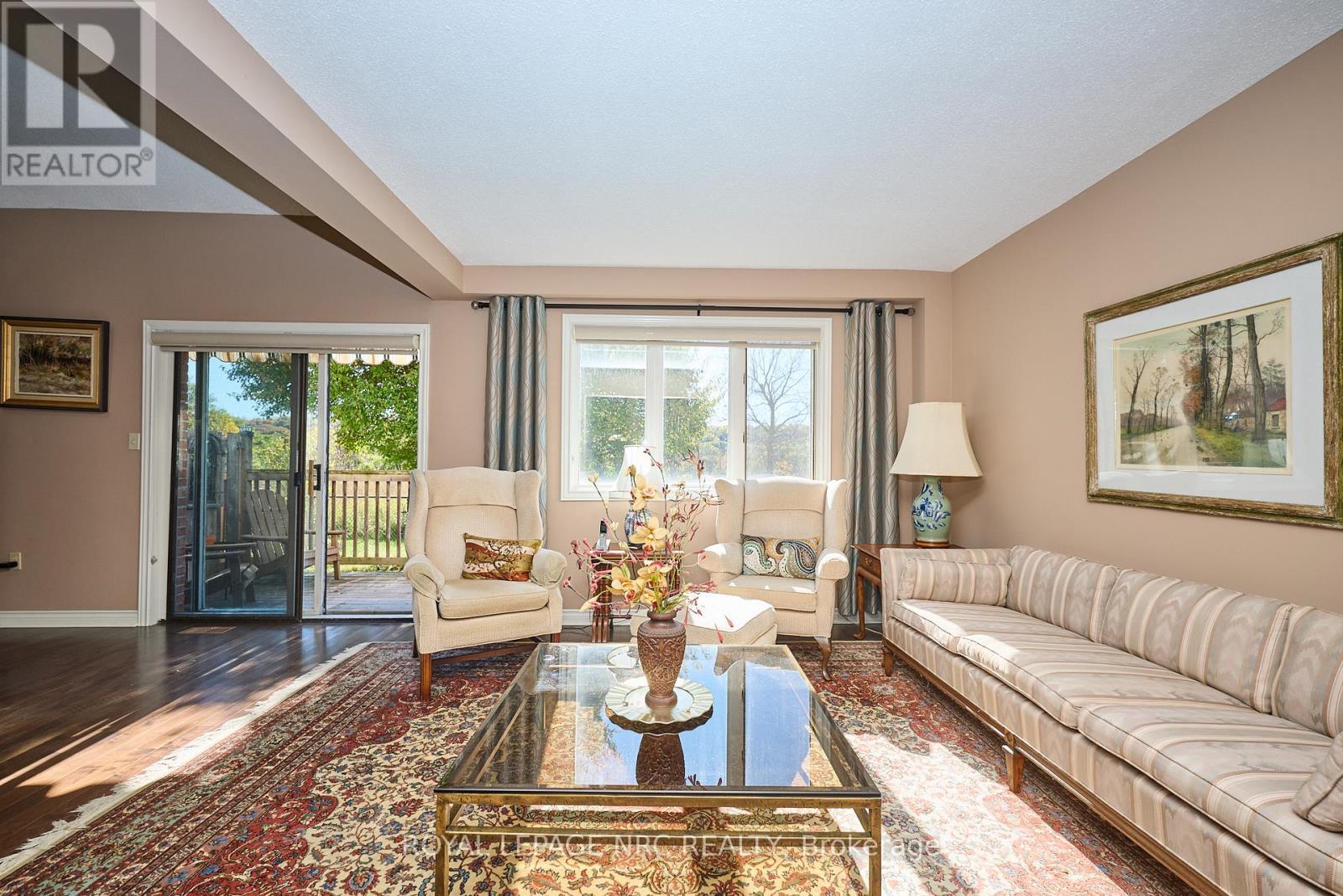 












35 - 275 PELHAM ROAD

,
St. Catharines (Rykert/Vansickle),




Ontario
L2S3B9

