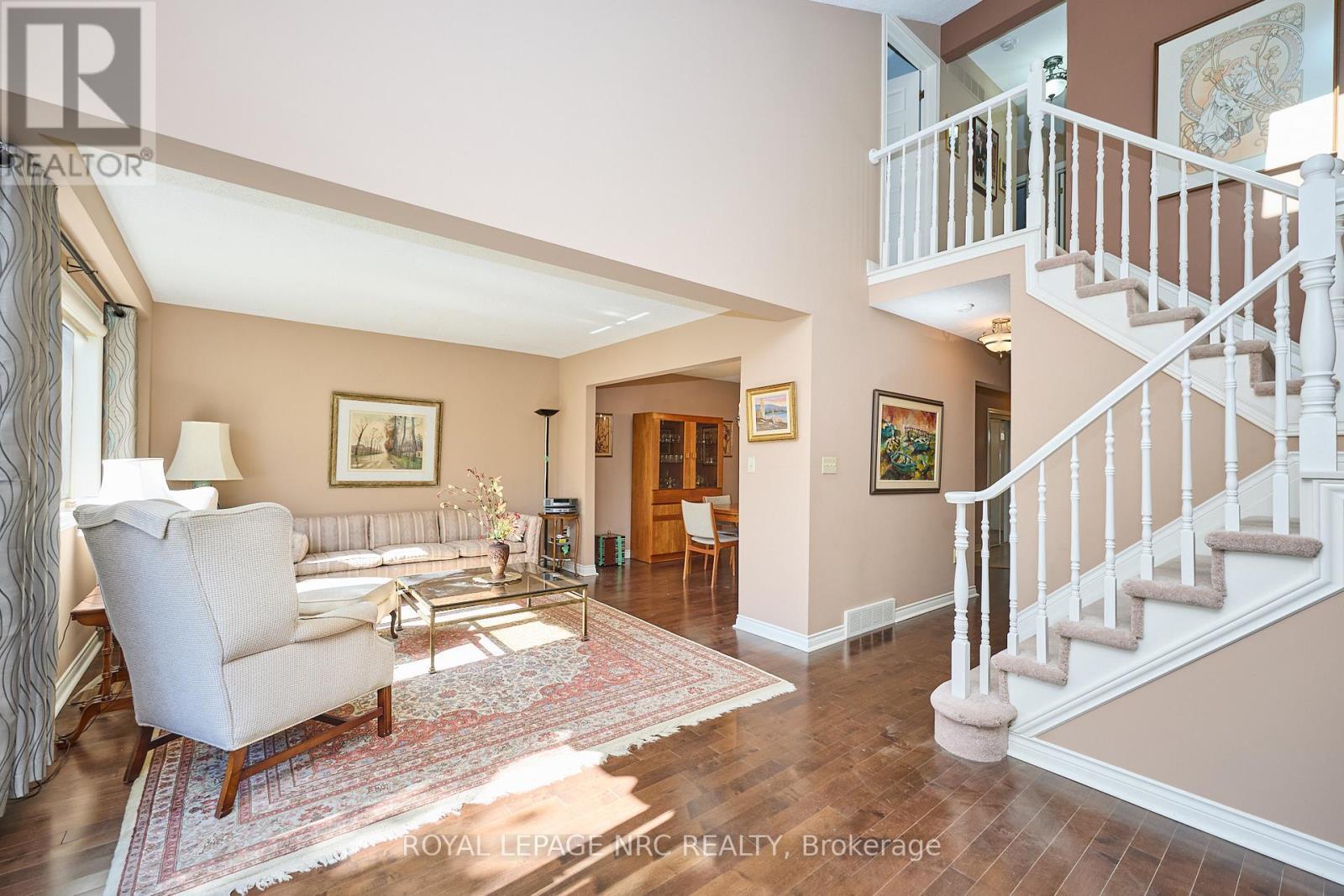 












35 - 275 PELHAM ROAD

,
St. Catharines (Rykert/Vansickle),




Ontario
L2S3B9

