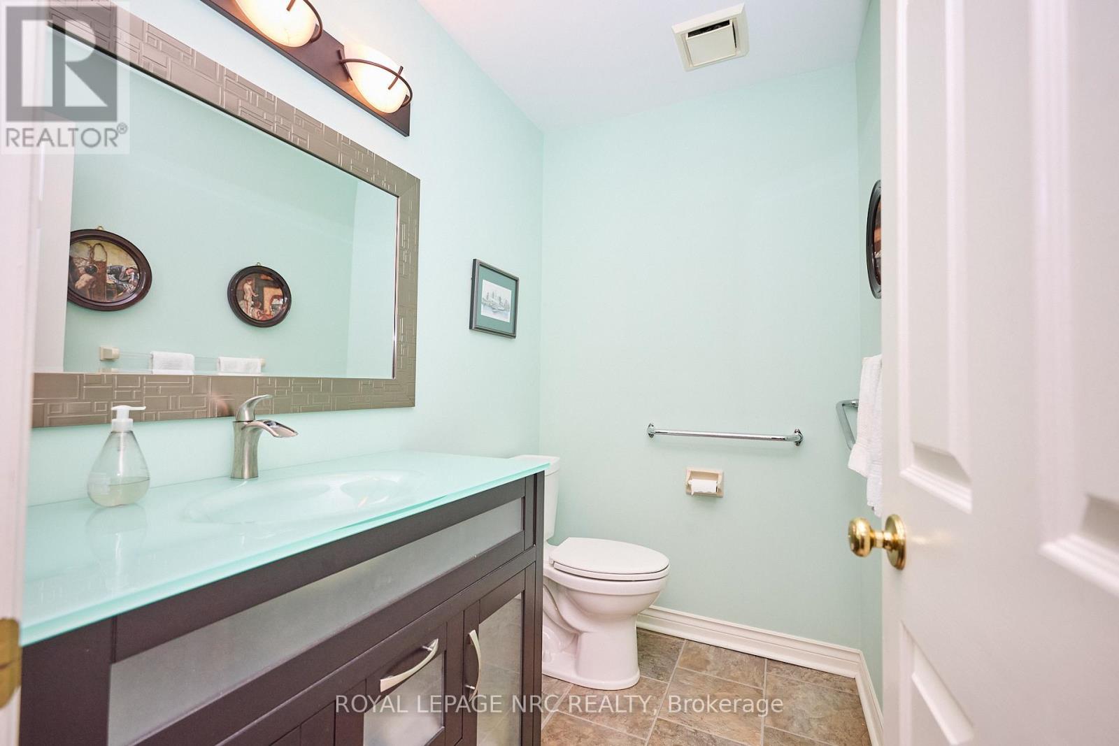 












35 - 275 PELHAM ROAD

,
St. Catharines (Rykert/Vansickle),




Ontario
L2S3B9

