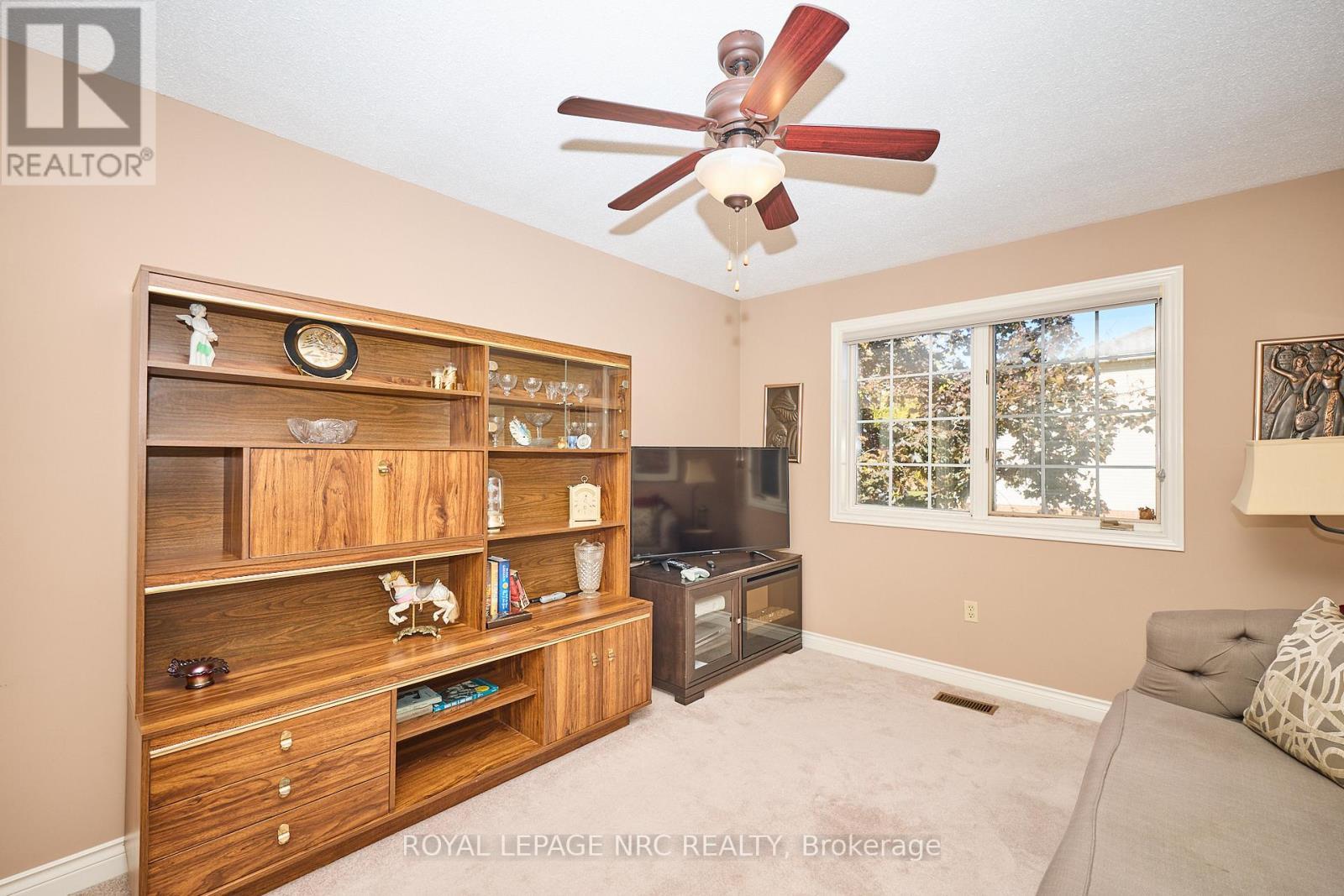 












35 - 275 PELHAM ROAD

,
St. Catharines (Rykert/Vansickle),




Ontario
L2S3B9

