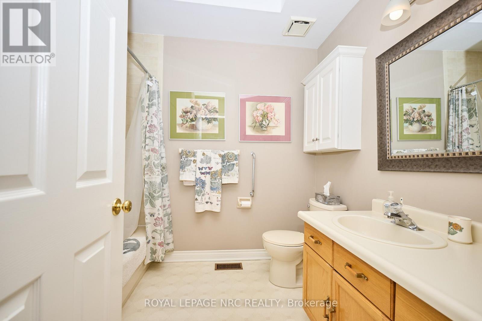 












35 - 275 PELHAM ROAD

,
St. Catharines (Rykert/Vansickle),




Ontario
L2S3B9

