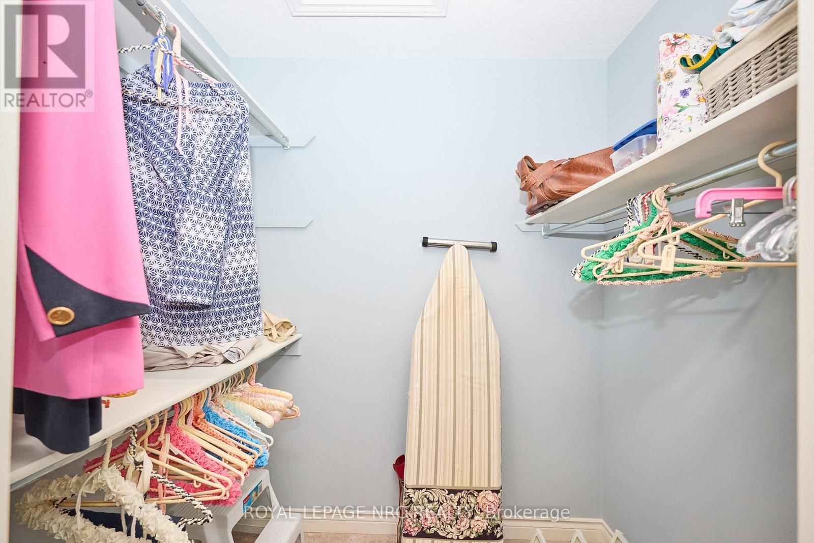 












35 - 275 PELHAM ROAD

,
St. Catharines (Rykert/Vansickle),




Ontario
L2S3B9

