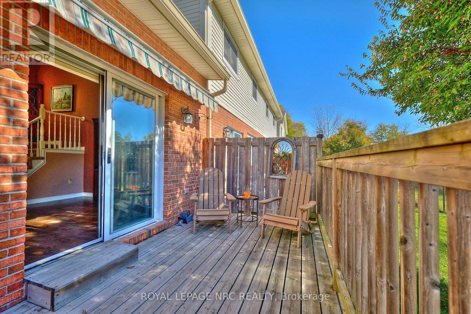 












35 - 275 PELHAM ROAD

,
St. Catharines (Rykert/Vansickle),




Ontario
L2S3B9

