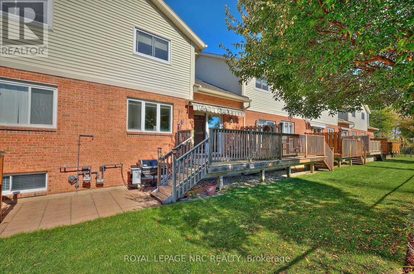 












35 - 275 PELHAM ROAD

,
St. Catharines (Rykert/Vansickle),




Ontario
L2S3B9

