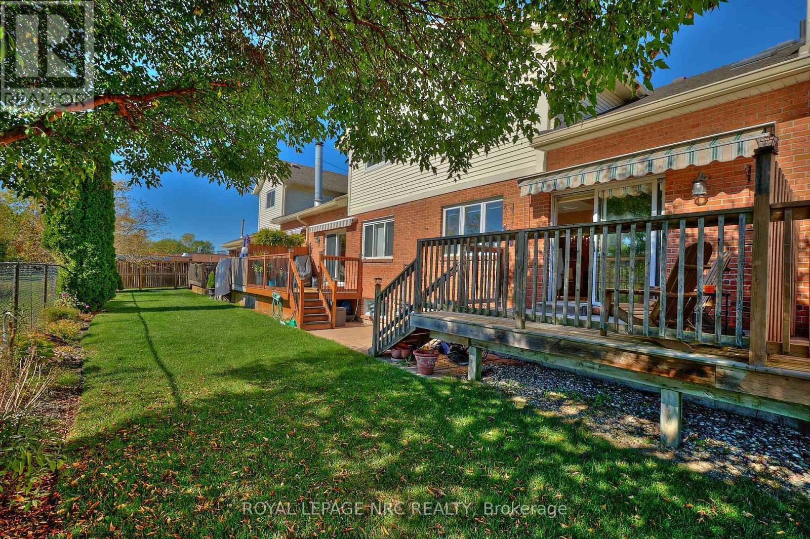 












35 - 275 PELHAM ROAD

,
St. Catharines (Rykert/Vansickle),




Ontario
L2S3B9

