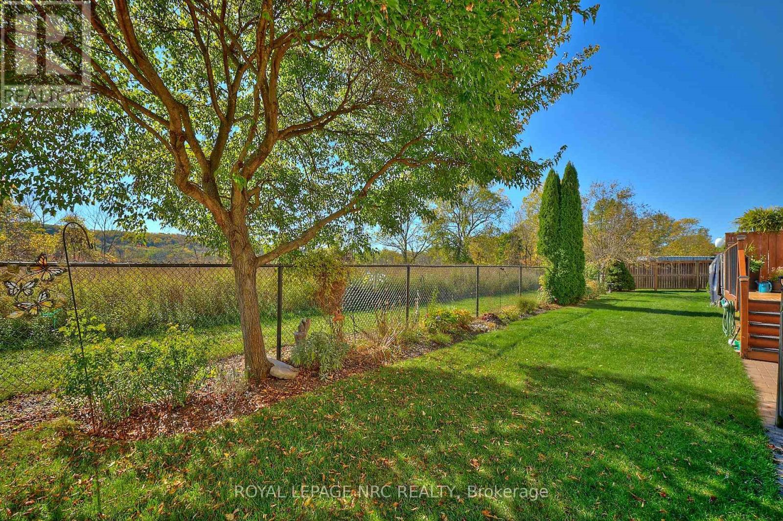 












35 - 275 PELHAM ROAD

,
St. Catharines (Rykert/Vansickle),




Ontario
L2S3B9

