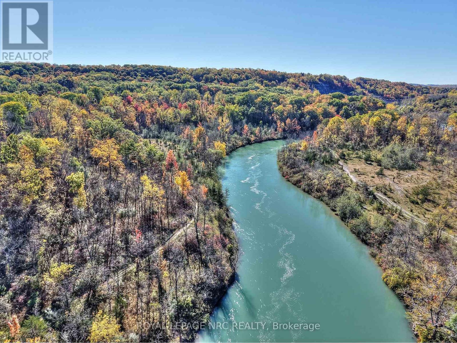 












35 - 275 PELHAM ROAD

,
St. Catharines (Rykert/Vansickle),




Ontario
L2S3B9

