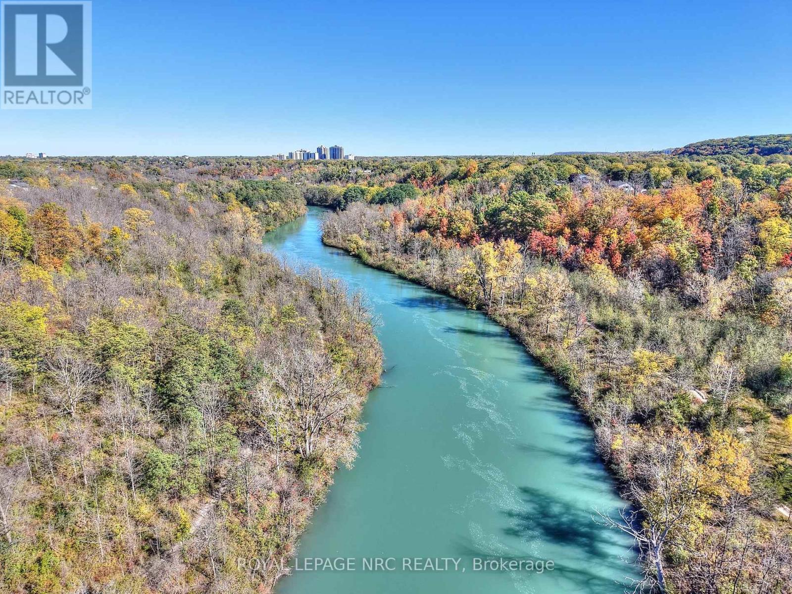 












35 - 275 PELHAM ROAD

,
St. Catharines (Rykert/Vansickle),




Ontario
L2S3B9

