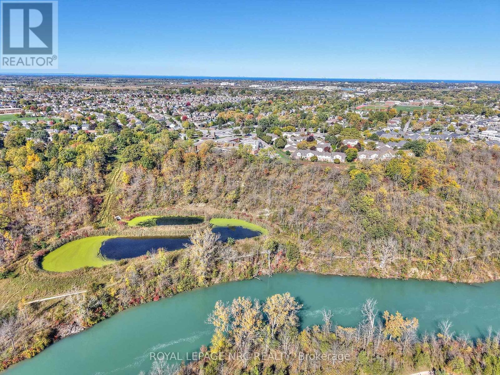 












35 - 275 PELHAM ROAD

,
St. Catharines (Rykert/Vansickle),




Ontario
L2S3B9

