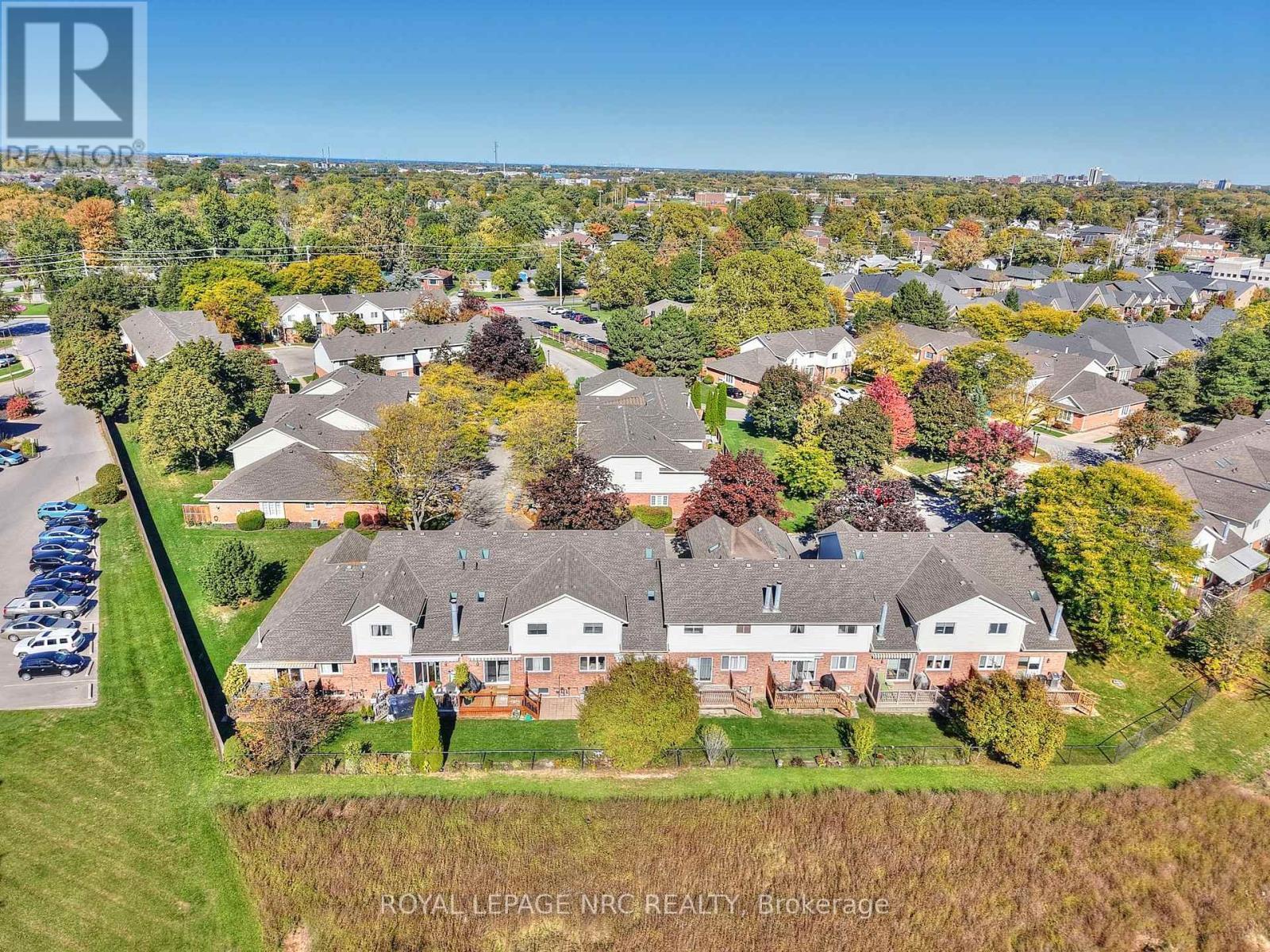 












35 - 275 PELHAM ROAD

,
St. Catharines (Rykert/Vansickle),




Ontario
L2S3B9

