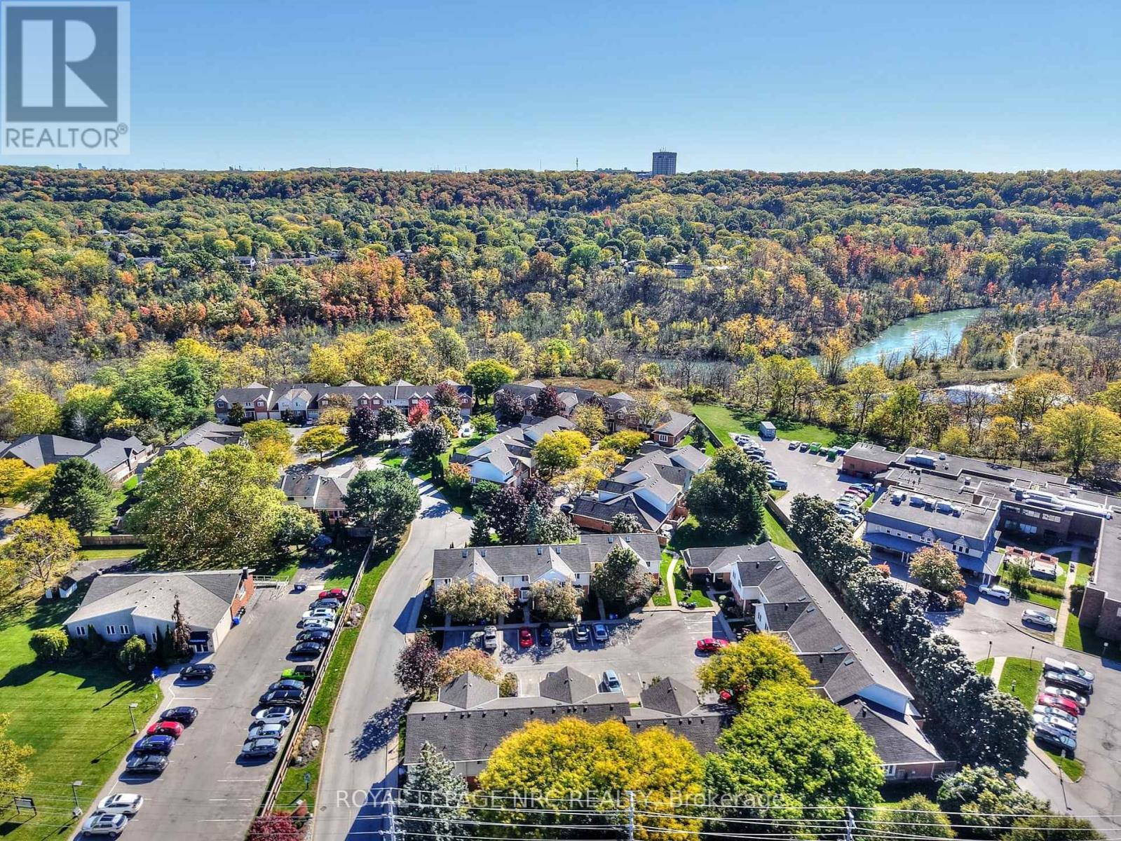 












35 - 275 PELHAM ROAD

,
St. Catharines (Rykert/Vansickle),




Ontario
L2S3B9

