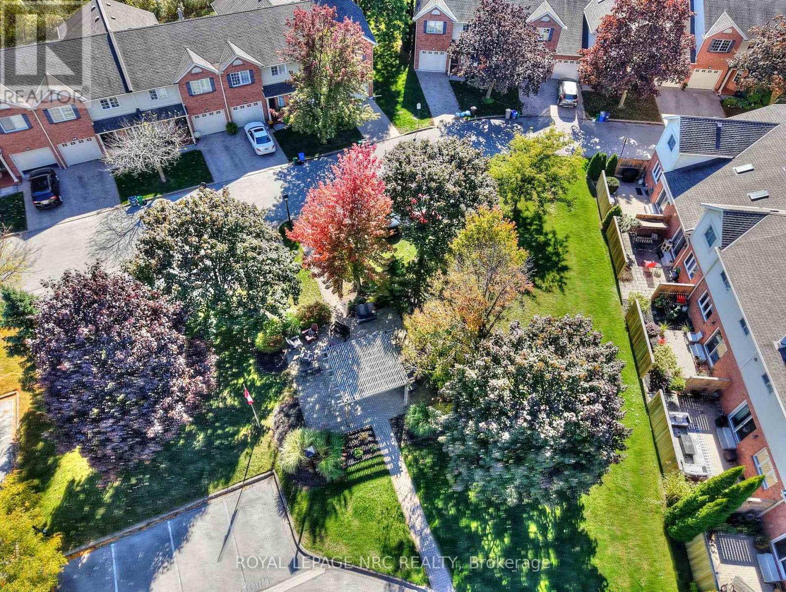 












35 - 275 PELHAM ROAD

,
St. Catharines (Rykert/Vansickle),




Ontario
L2S3B9

