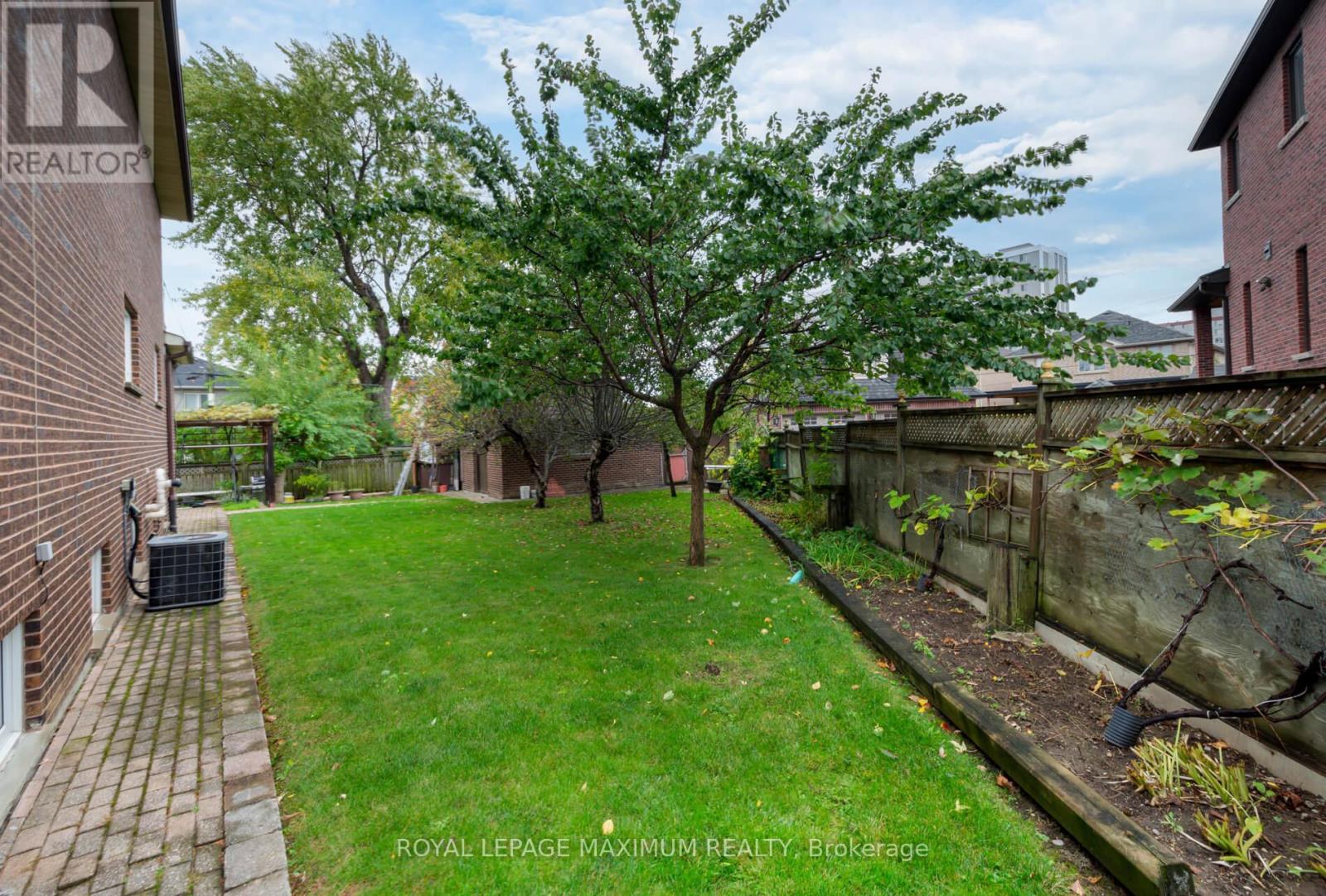 












119 GLEN LONG AVENUE

,
Toronto,




Ontario
M6B2M4

