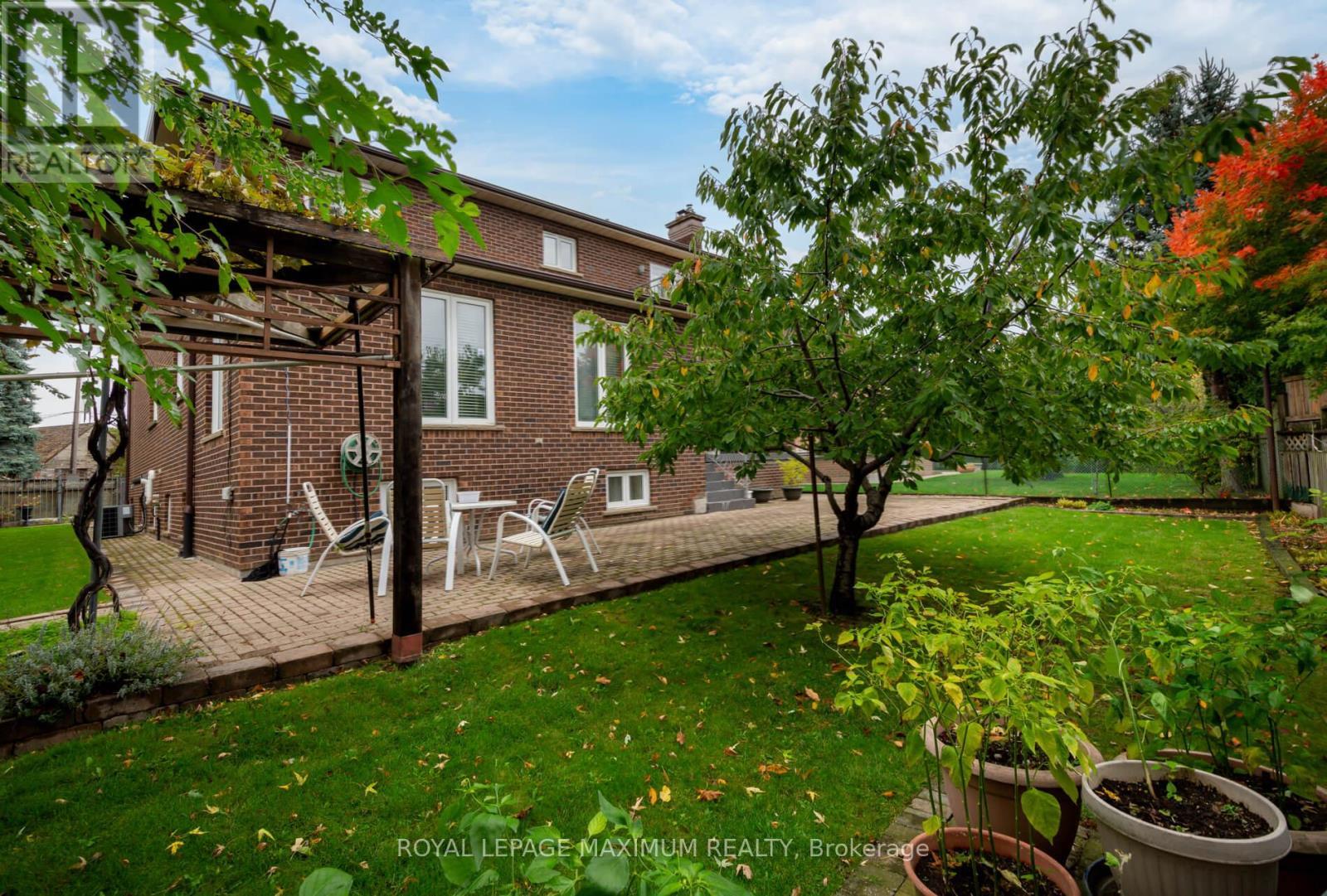 












119 GLEN LONG AVENUE

,
Toronto,




Ontario
M6B2M4

