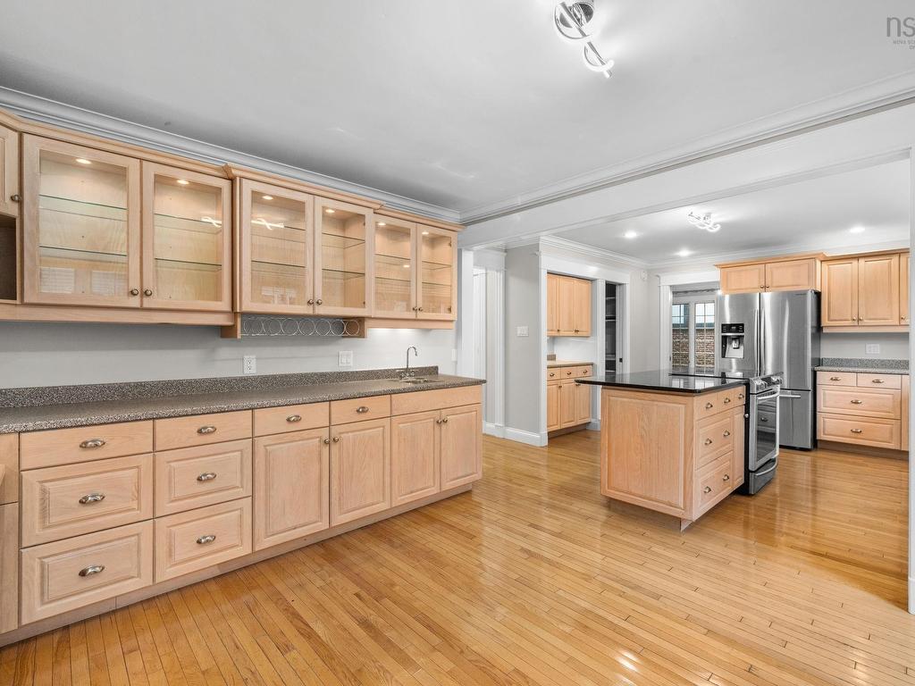 












916 Young Avenue

,
Halifax,




NS
B3H 2W1

