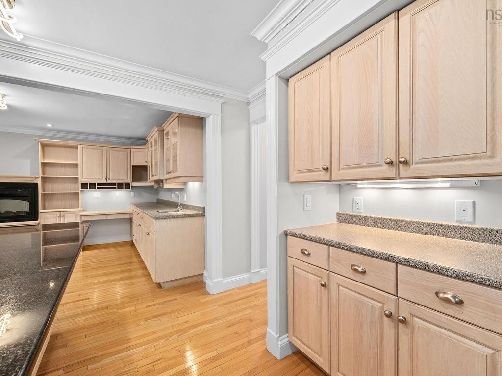 












916 Young Avenue

,
Halifax,




NS
B3H 2W1

