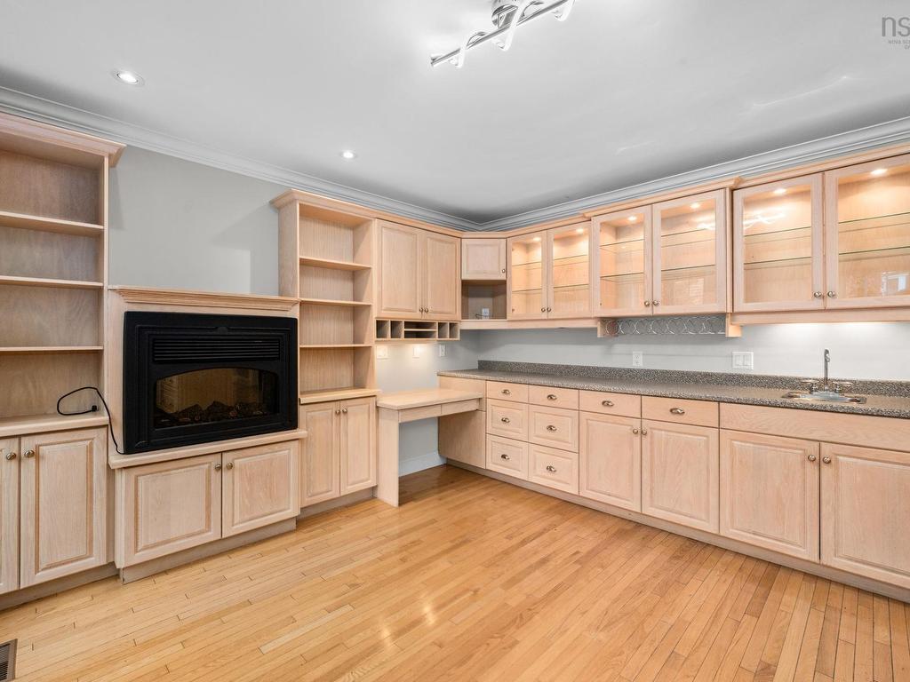 












916 Young Avenue

,
Halifax,




NS
B3H 2W1

