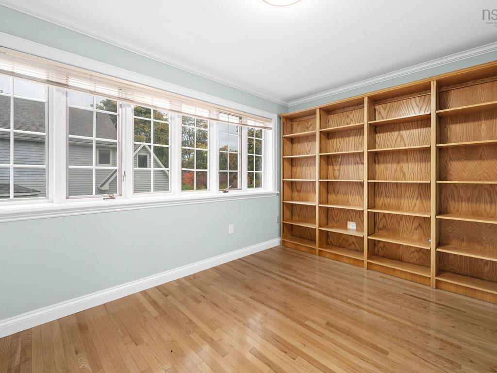 












916 Young Avenue

,
Halifax,




NS
B3H 2W1

