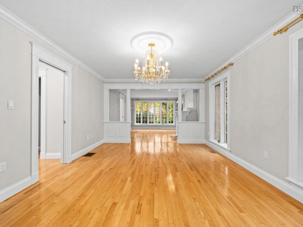 












916 Young Avenue

,
Halifax,




NS
B3H 2W1

