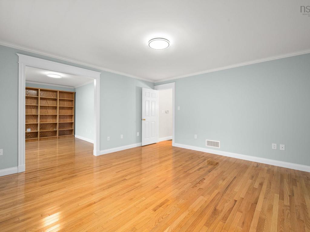 












916 Young Avenue

,
Halifax,




NS
B3H 2W1

