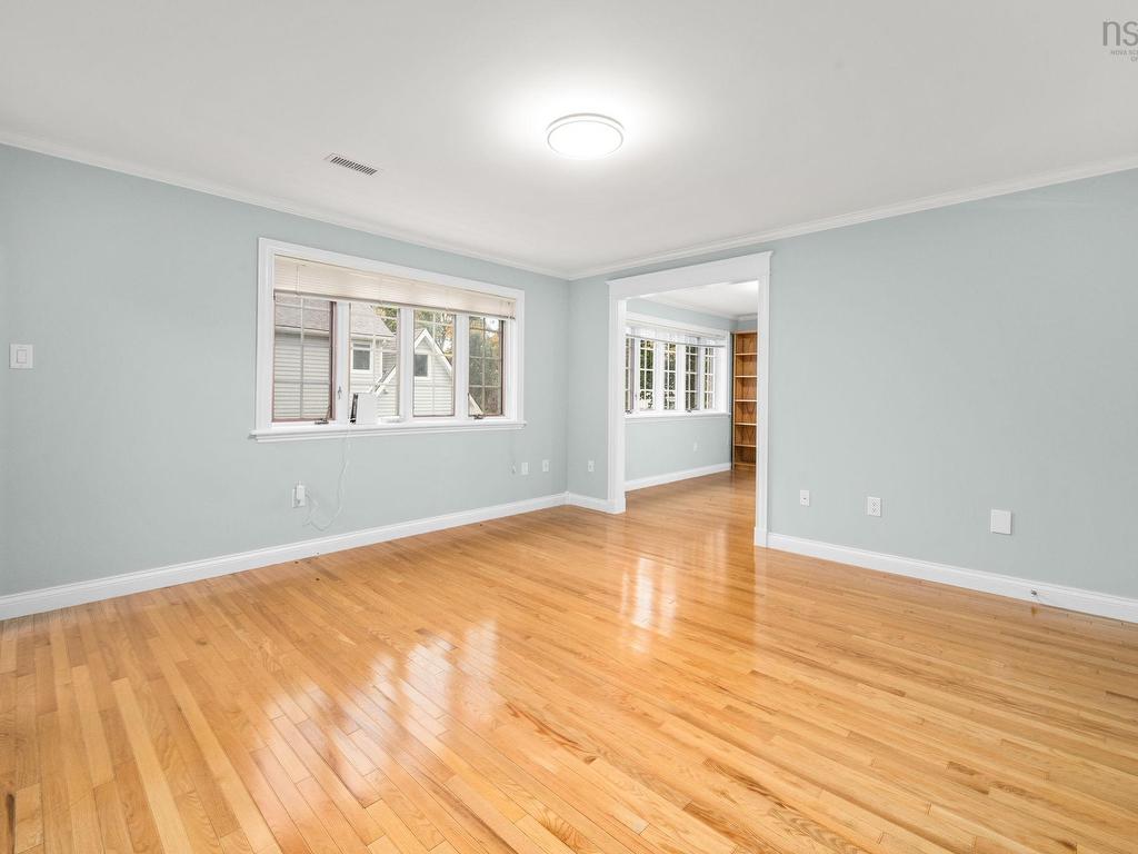 












916 Young Avenue

,
Halifax,




NS
B3H 2W1

