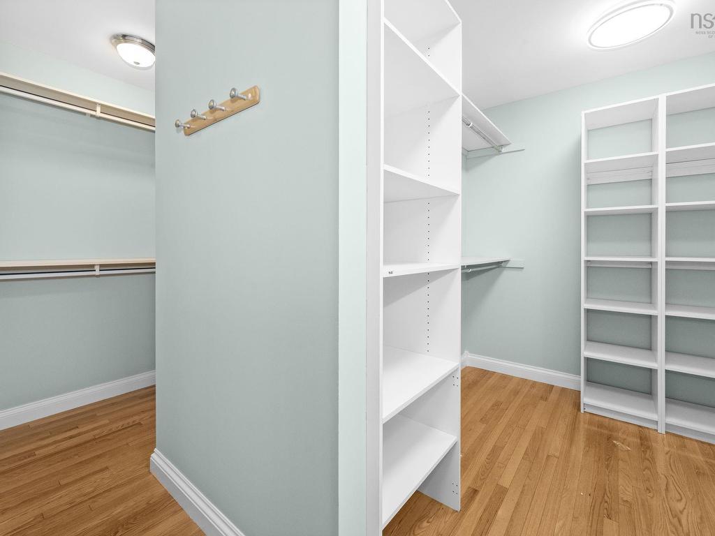 












916 Young Avenue

,
Halifax,




NS
B3H 2W1

