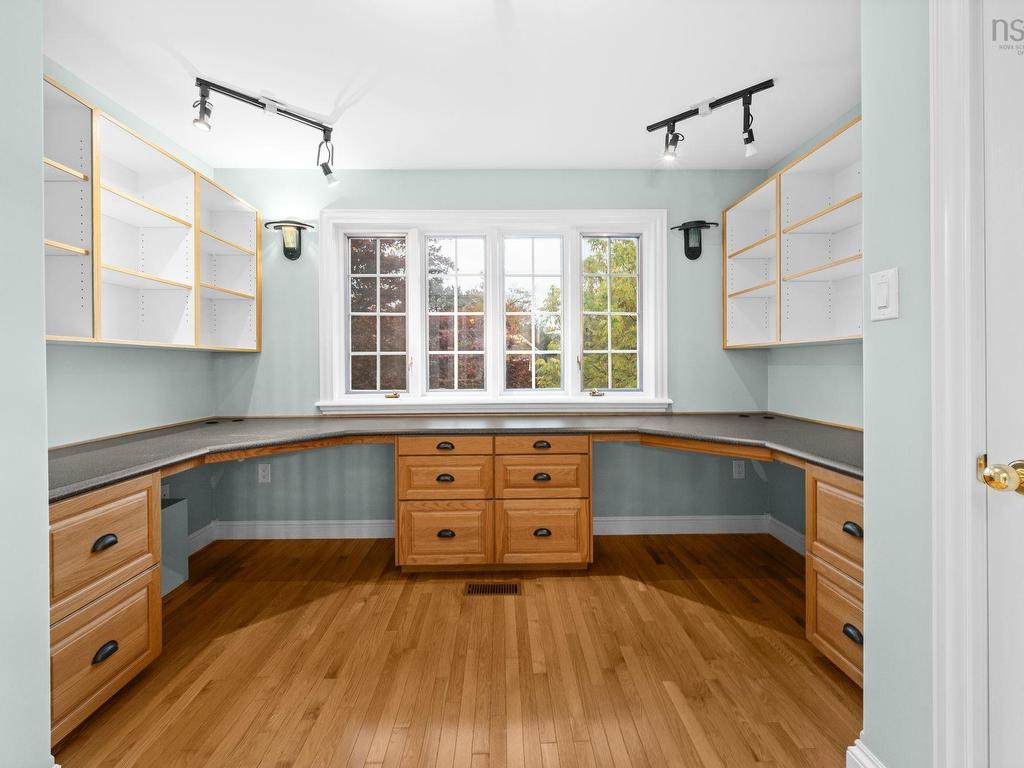 












916 Young Avenue

,
Halifax,




NS
B3H 2W1

