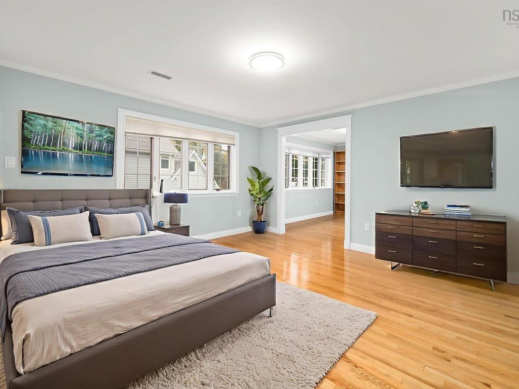 












916 Young Avenue

,
Halifax,




NS
B3H 2W1

