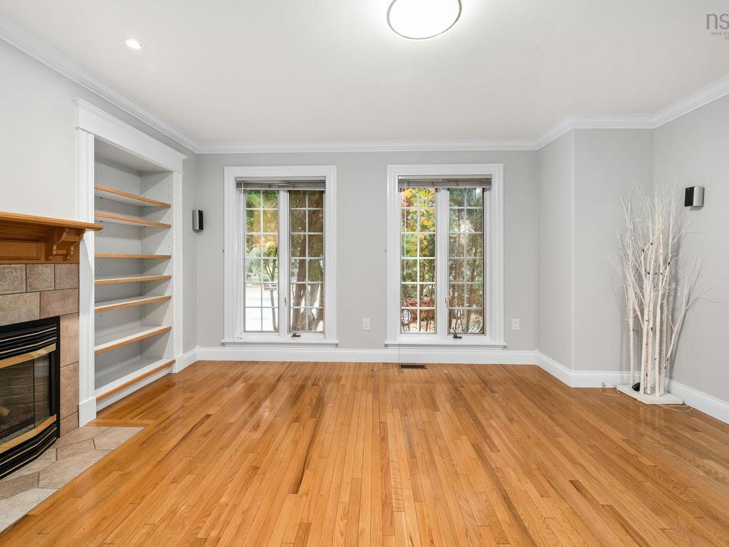 












916 Young Avenue

,
Halifax,




NS
B3H 2W1

