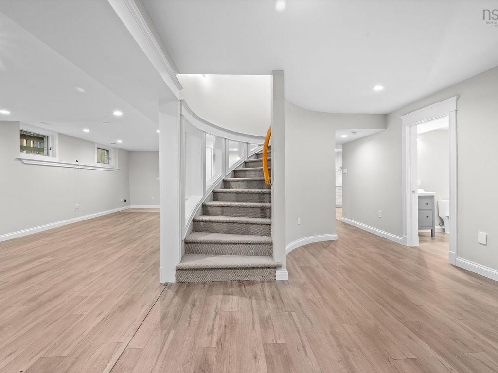 












916 Young Avenue

,
Halifax,




NS
B3H 2W1

