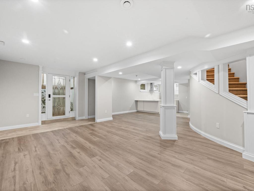 












916 Young Avenue

,
Halifax,




NS
B3H 2W1

