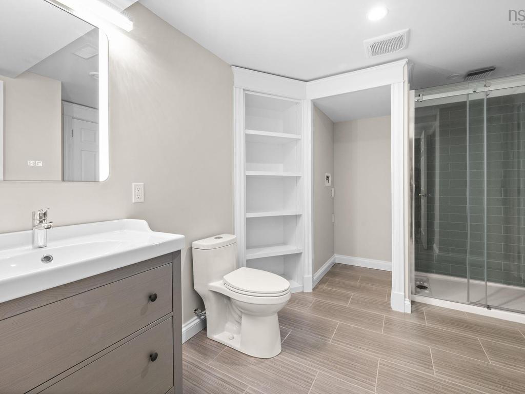 












916 Young Avenue

,
Halifax,




NS
B3H 2W1

