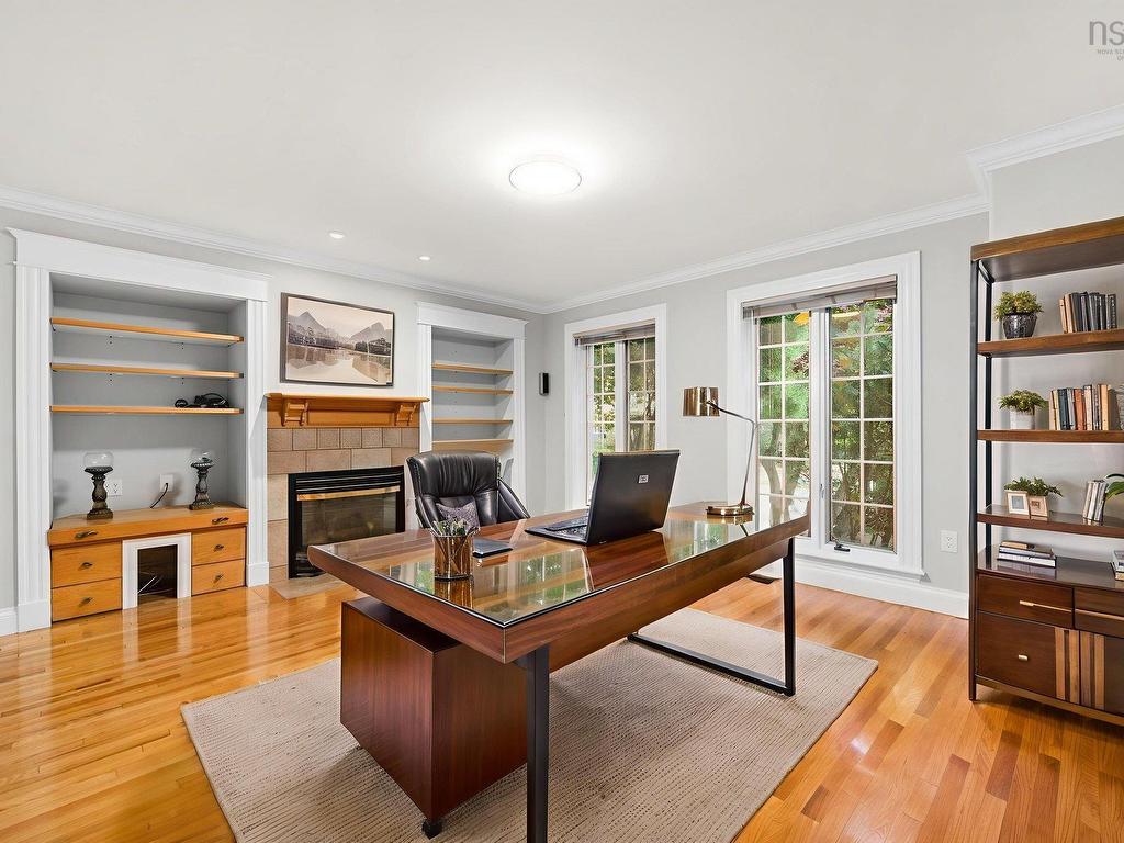 












916 Young Avenue

,
Halifax,




NS
B3H 2W1

