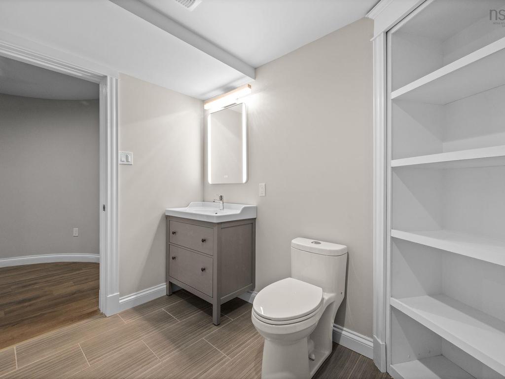 












916 Young Avenue

,
Halifax,




NS
B3H 2W1

