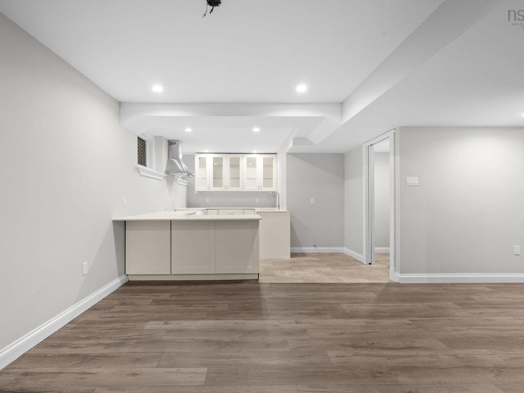 












916 Young Avenue

,
Halifax,




NS
B3H 2W1

