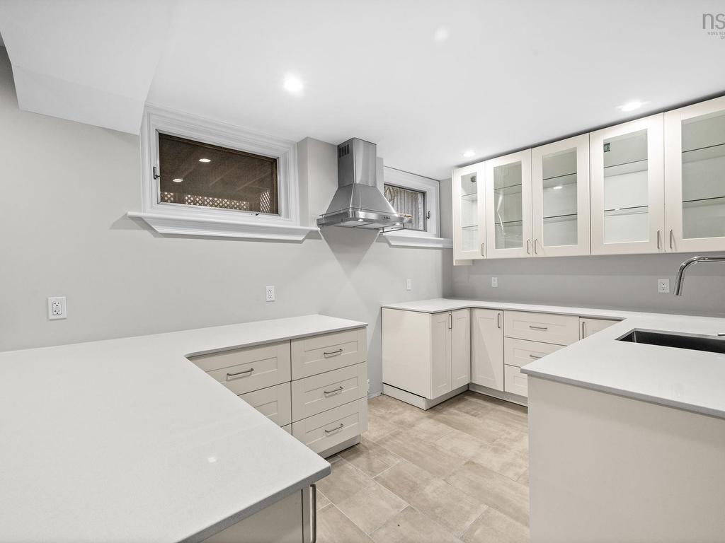 












916 Young Avenue

,
Halifax,




NS
B3H 2W1

