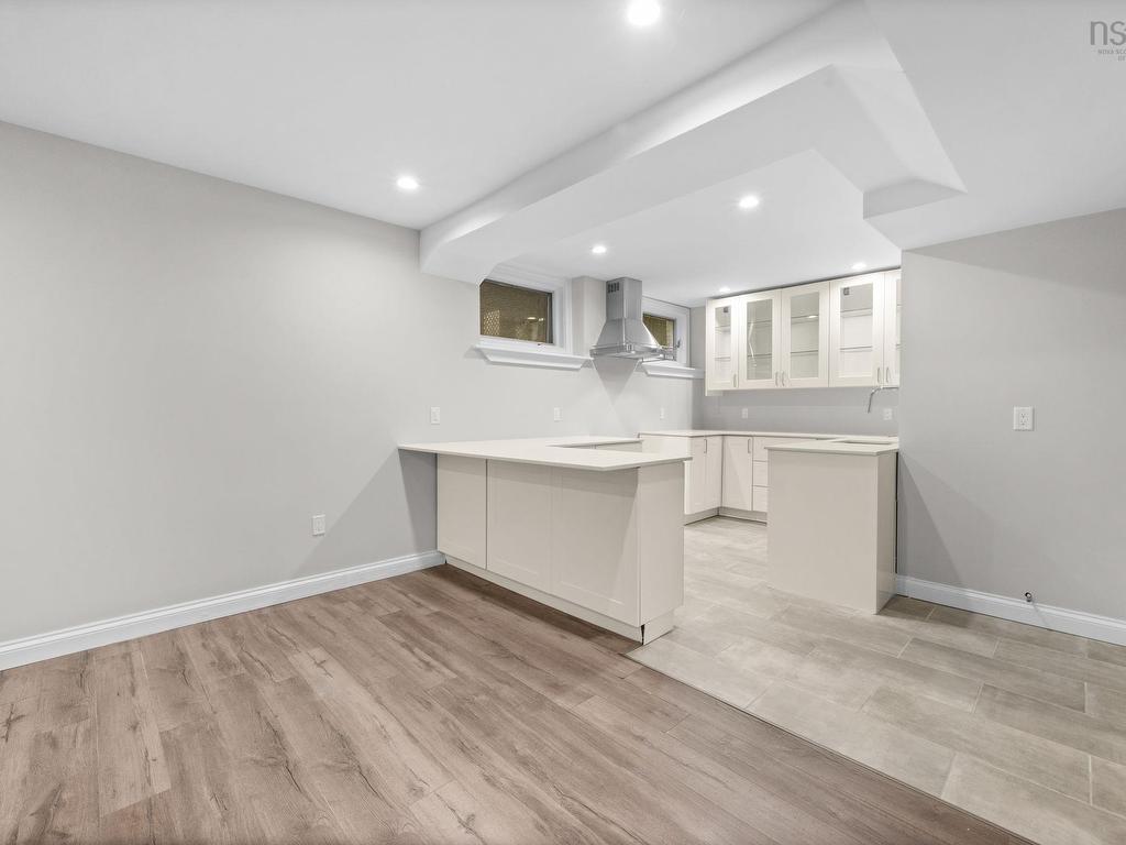 












916 Young Avenue

,
Halifax,




NS
B3H 2W1

