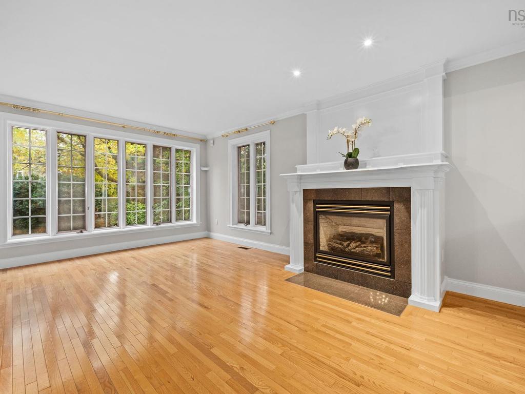 












916 Young Avenue

,
Halifax,




NS
B3H 2W1

