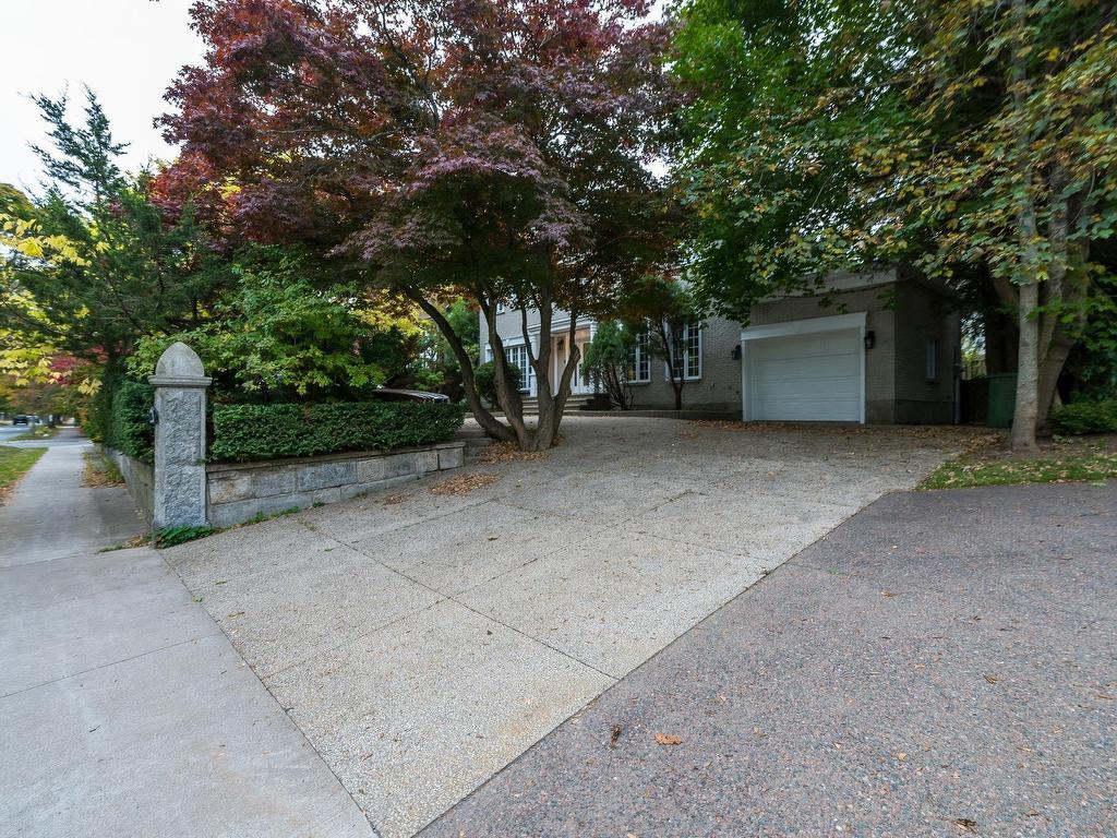 












916 Young Avenue

,
Halifax,




NS
B3H 2W1

