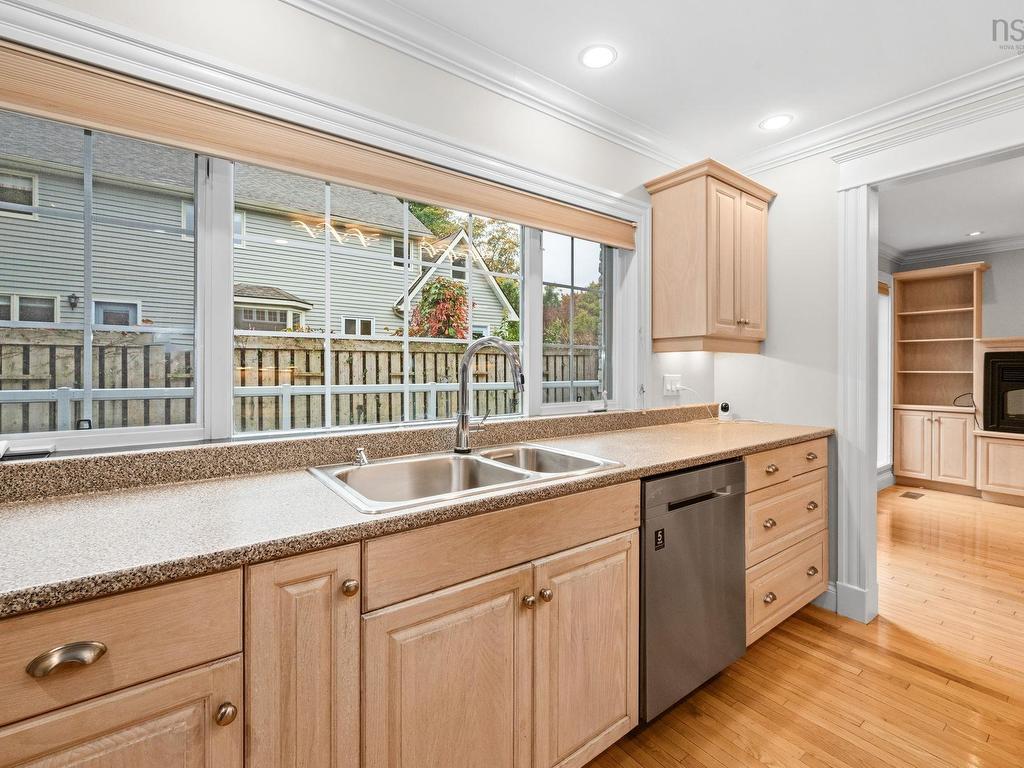 












916 Young Avenue

,
Halifax,




NS
B3H 2W1

