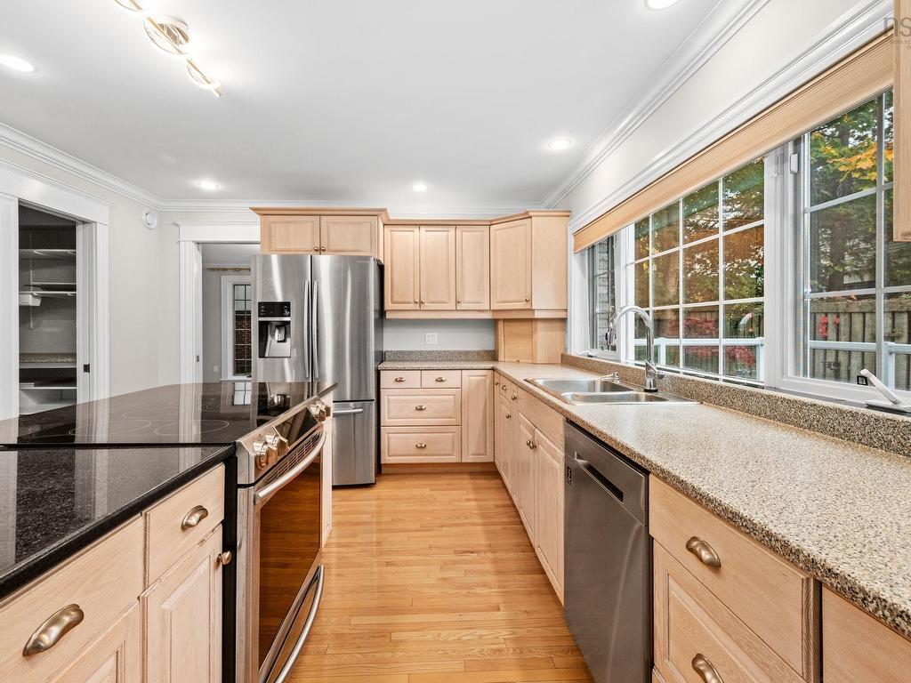 












916 Young Avenue

,
Halifax,




NS
B3H 2W1

