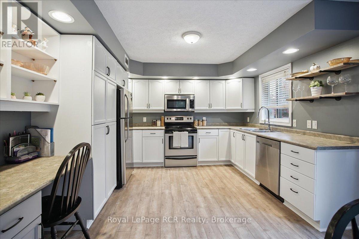 












741 25TH A STREET E

,
Owen Sound,




Ontario
N4K6V1

