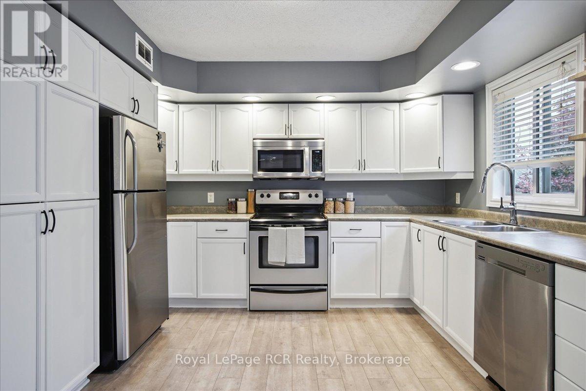 












741 25TH A STREET E

,
Owen Sound,




Ontario
N4K6V1

