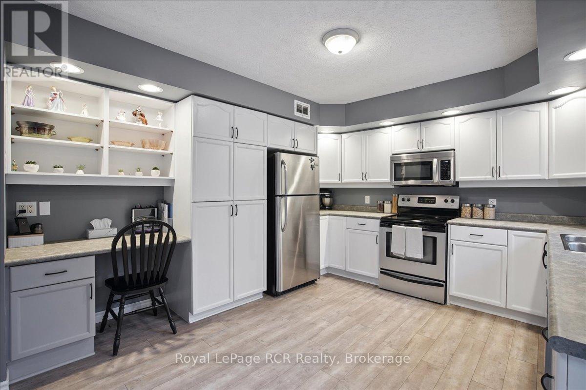 












741 25TH A STREET E

,
Owen Sound,




Ontario
N4K6V1

