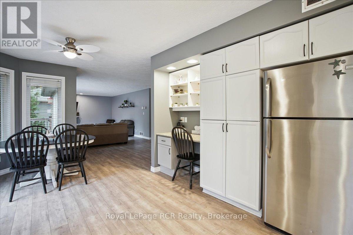 












741 25TH A STREET E

,
Owen Sound,




Ontario
N4K6V1

