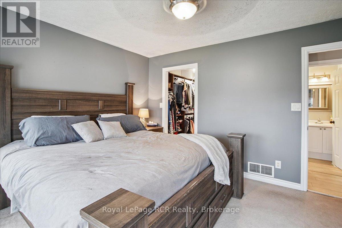 












741 25TH A STREET E

,
Owen Sound,




Ontario
N4K6V1

