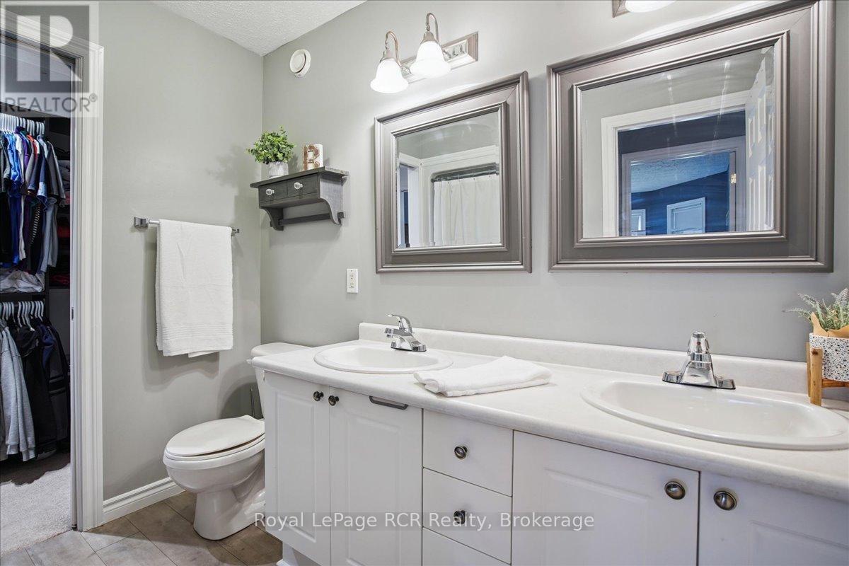 












741 25TH A STREET E

,
Owen Sound,




Ontario
N4K6V1

