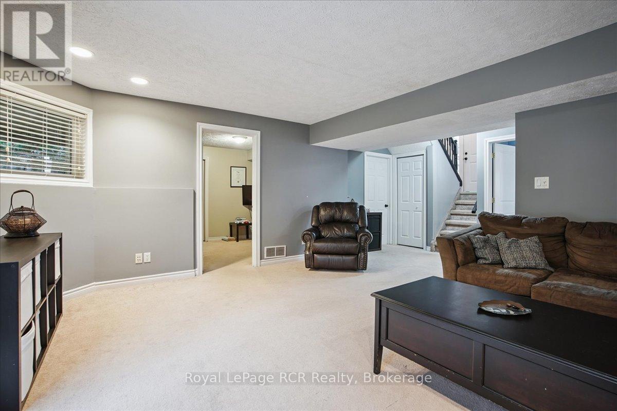 












741 25TH A STREET E

,
Owen Sound,




Ontario
N4K6V1

